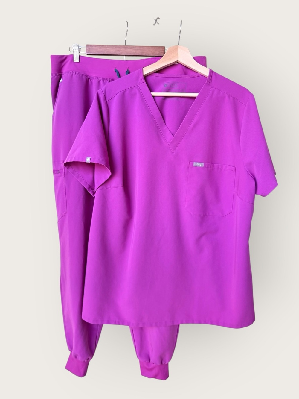 Figs SET Catarina Scrub Top (3XL) and Zamora Joggers (XXL) Bright Fuchsia